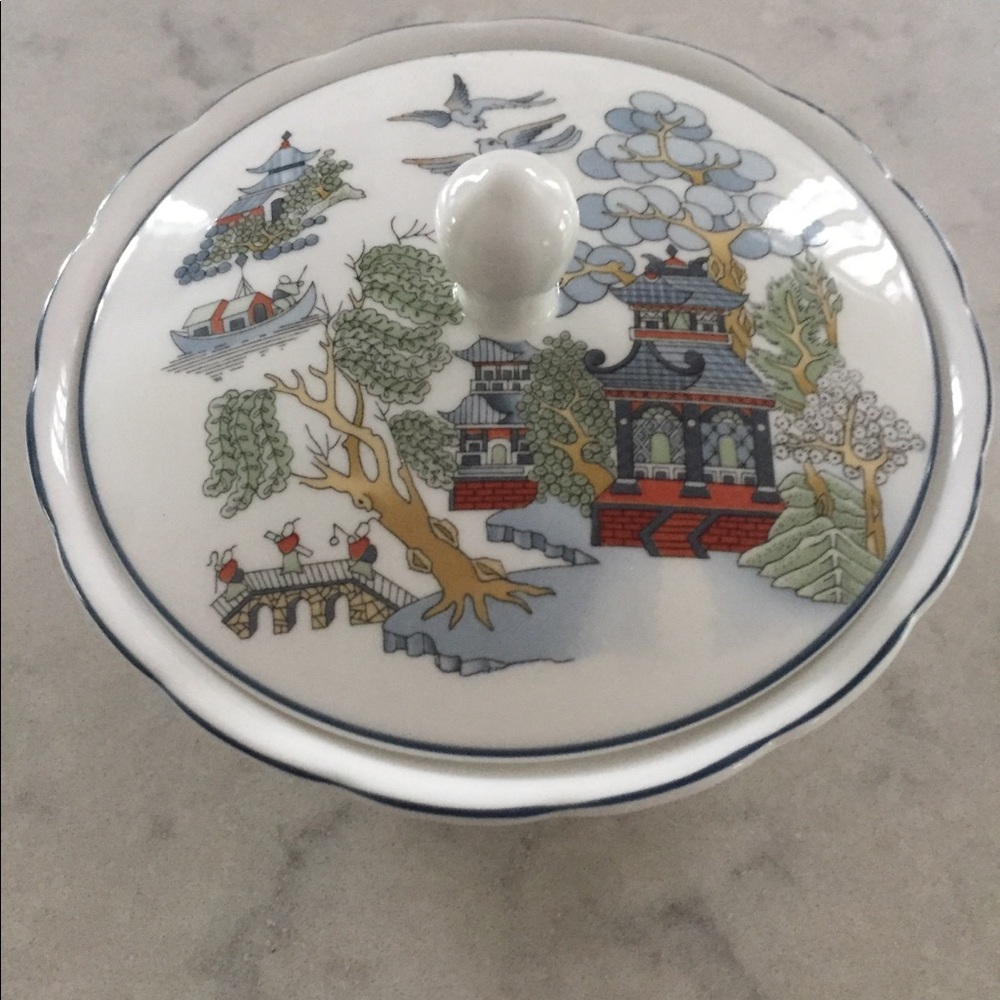Asian Bowl with lid - Wedgwood